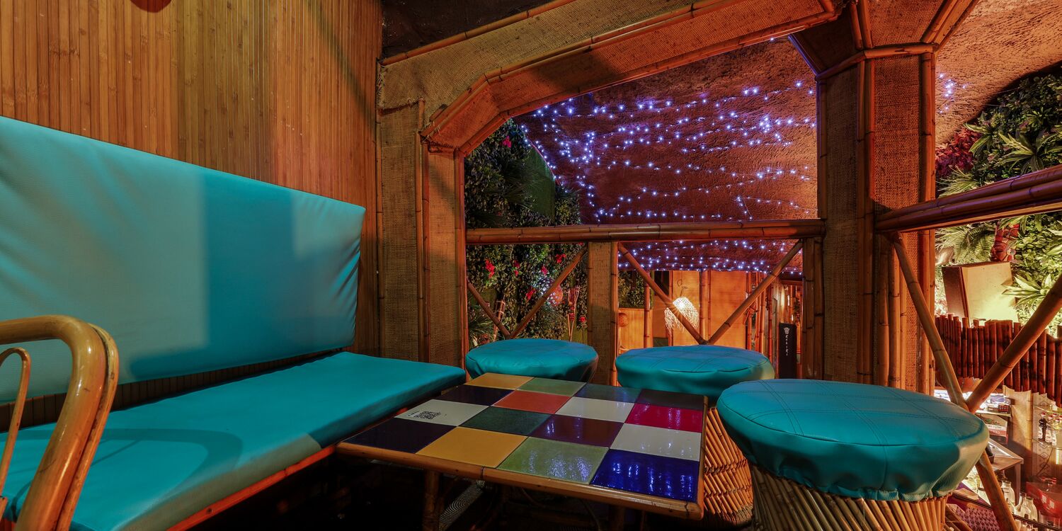 Colorful night lighting at Kahiki Barcelona