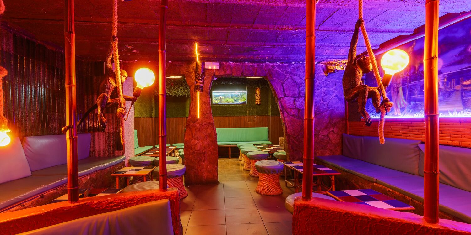 Detail of the tropical decor at Kahiki Barcelona