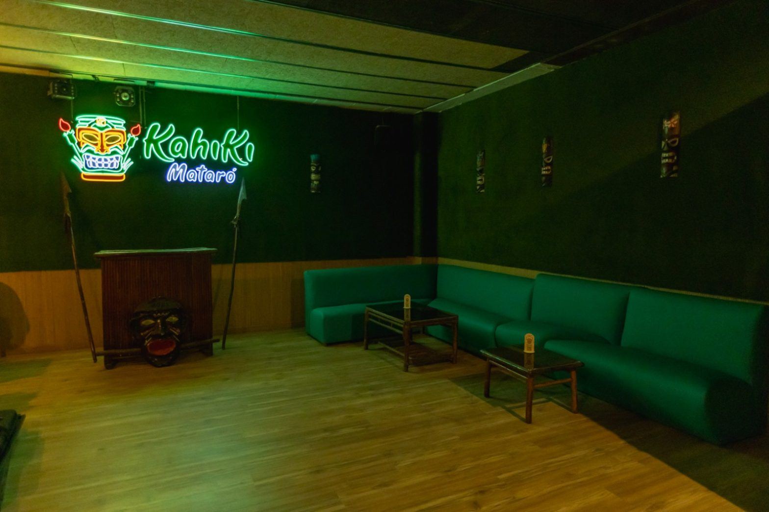 Interior tiki de Kahiki Mataró